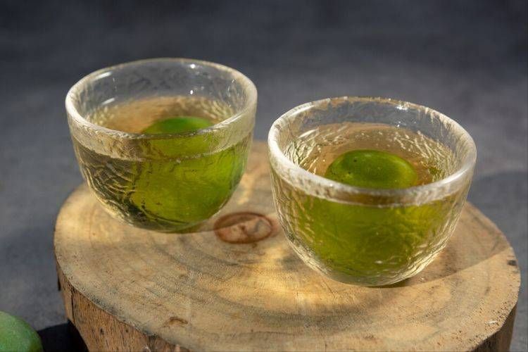 何当共饮青梅酒