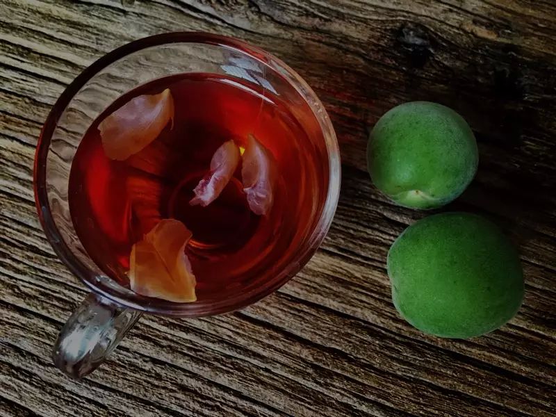 何当共饮青梅酒