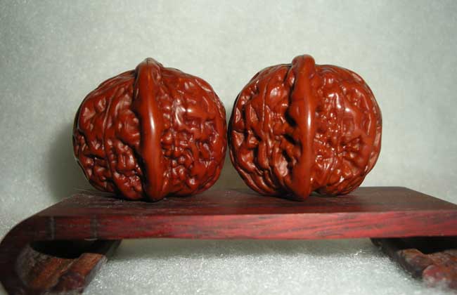 文玩核桃的保养技巧