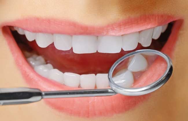 种植牙好还是镶牙好？