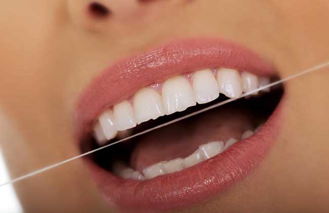 种植牙好还是镶牙好？