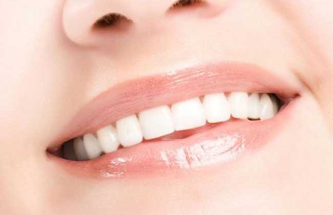 种植牙好还是镶牙好？