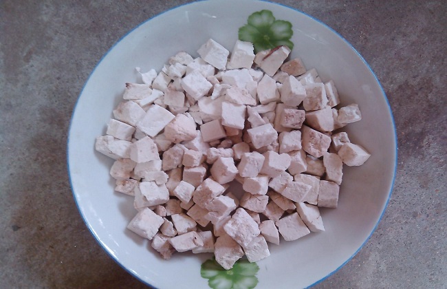 茯苓泡水喝的功效和禁忌