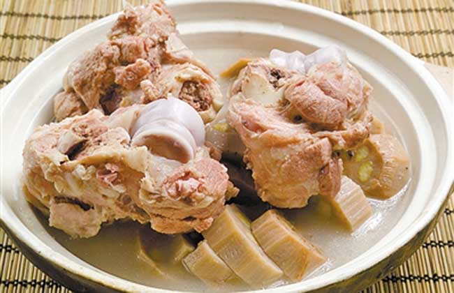 莲藕筒骨汤