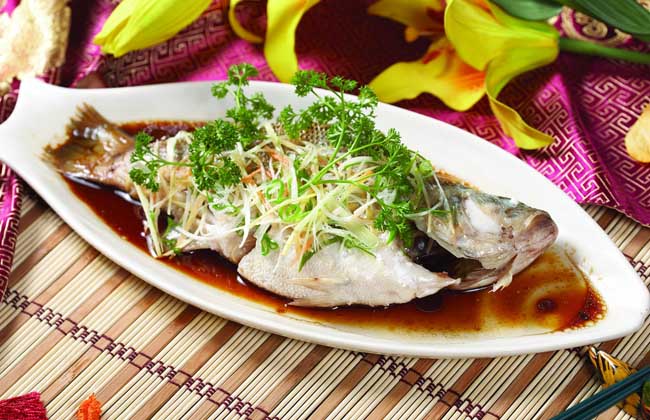 清蒸鲈鱼的做法大全