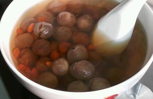 桑葚圆肉枸杞茶