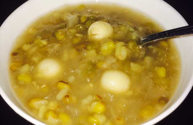 莲子银耳绿豆粥
