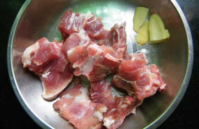 鸡骨草煲猪骨的家常做法