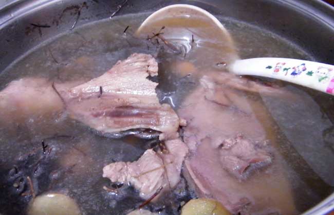 鸡骨草煲猪骨的家常做法