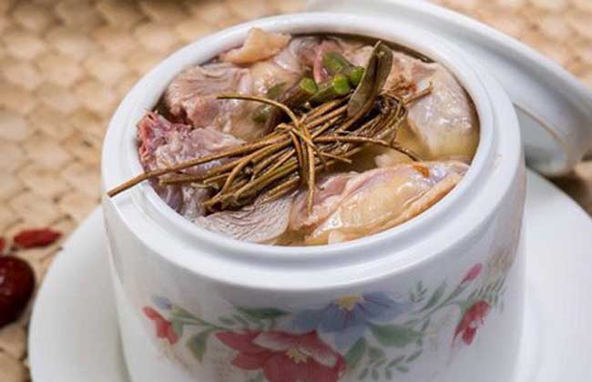 鸡骨草煲猪骨的家常做法