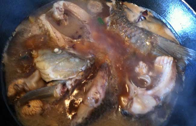 黑豆炖鲤鱼