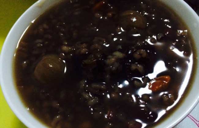 黑米桂圆粥