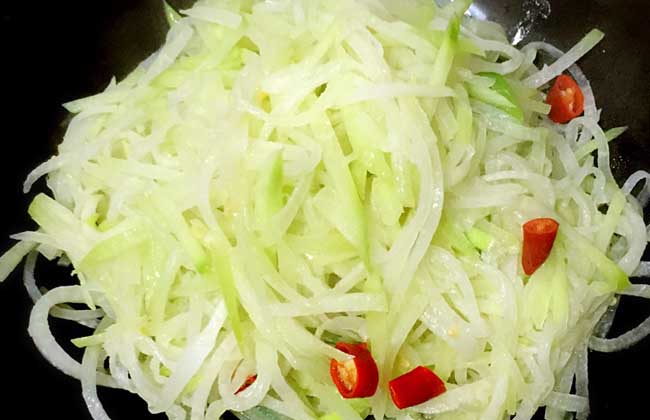 清炒苤蓝丝