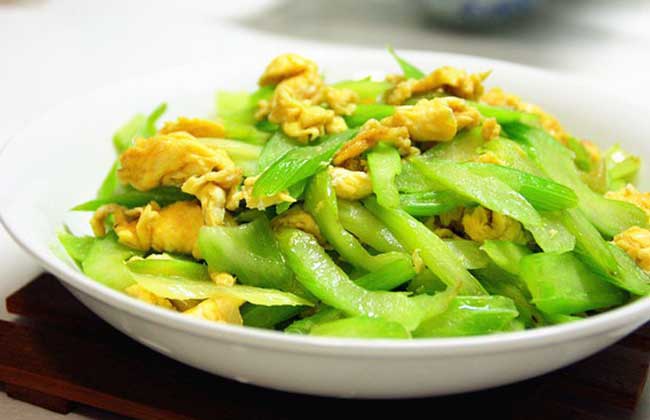 西芹炒鸡蛋