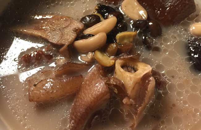 黑豆猪蹄汤