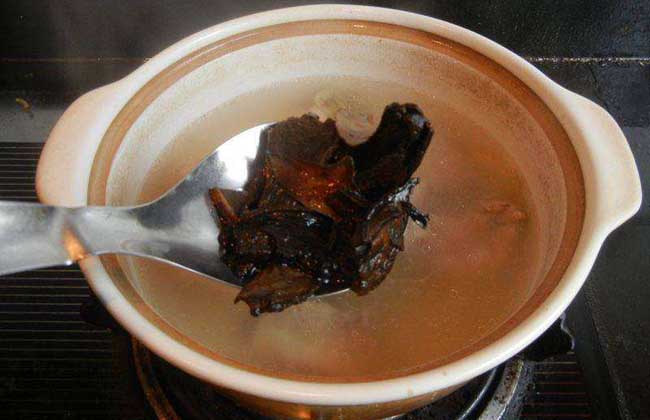 牛肝菌炖排骨