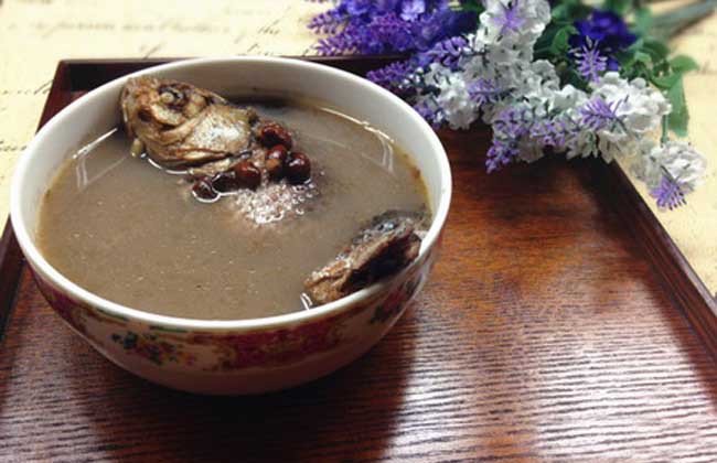 黑豆鲫鱼汤