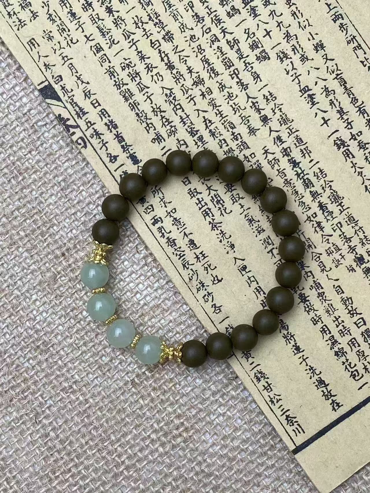 龙井绿茶间汉白玉手链